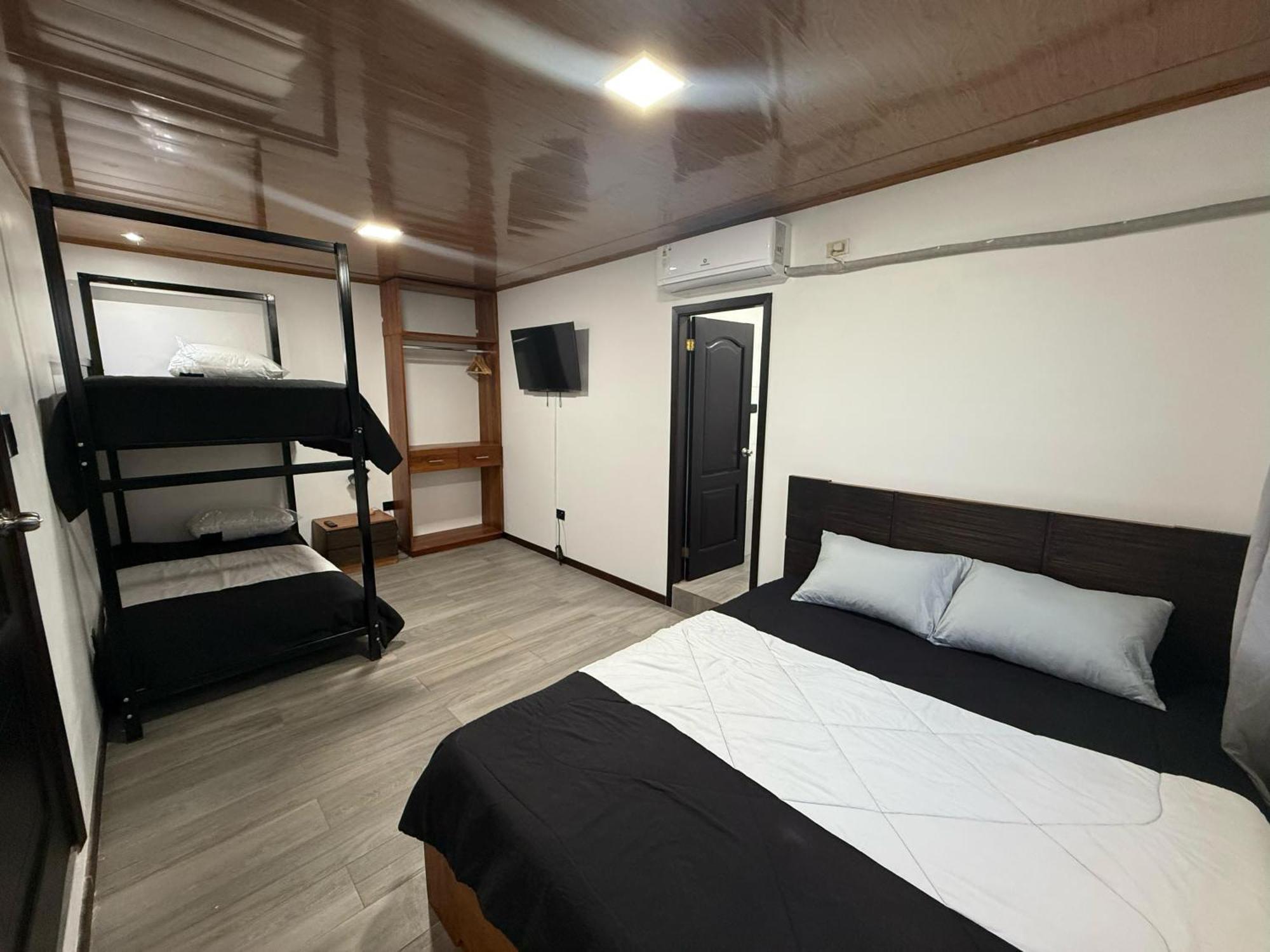 Bunker593 Inn Тена Екстер'єр фото