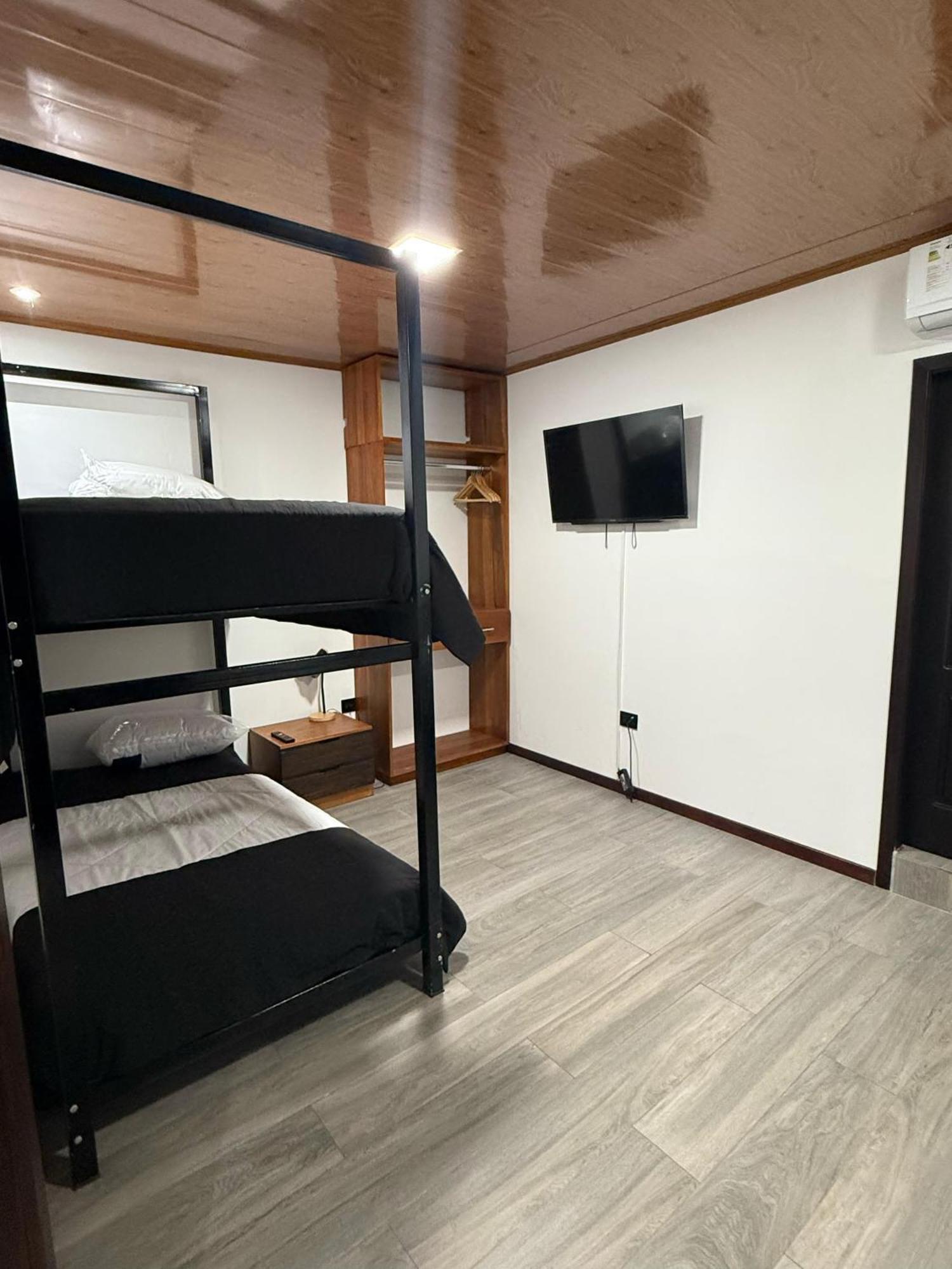 Bunker593 Inn Тена Екстер'єр фото
