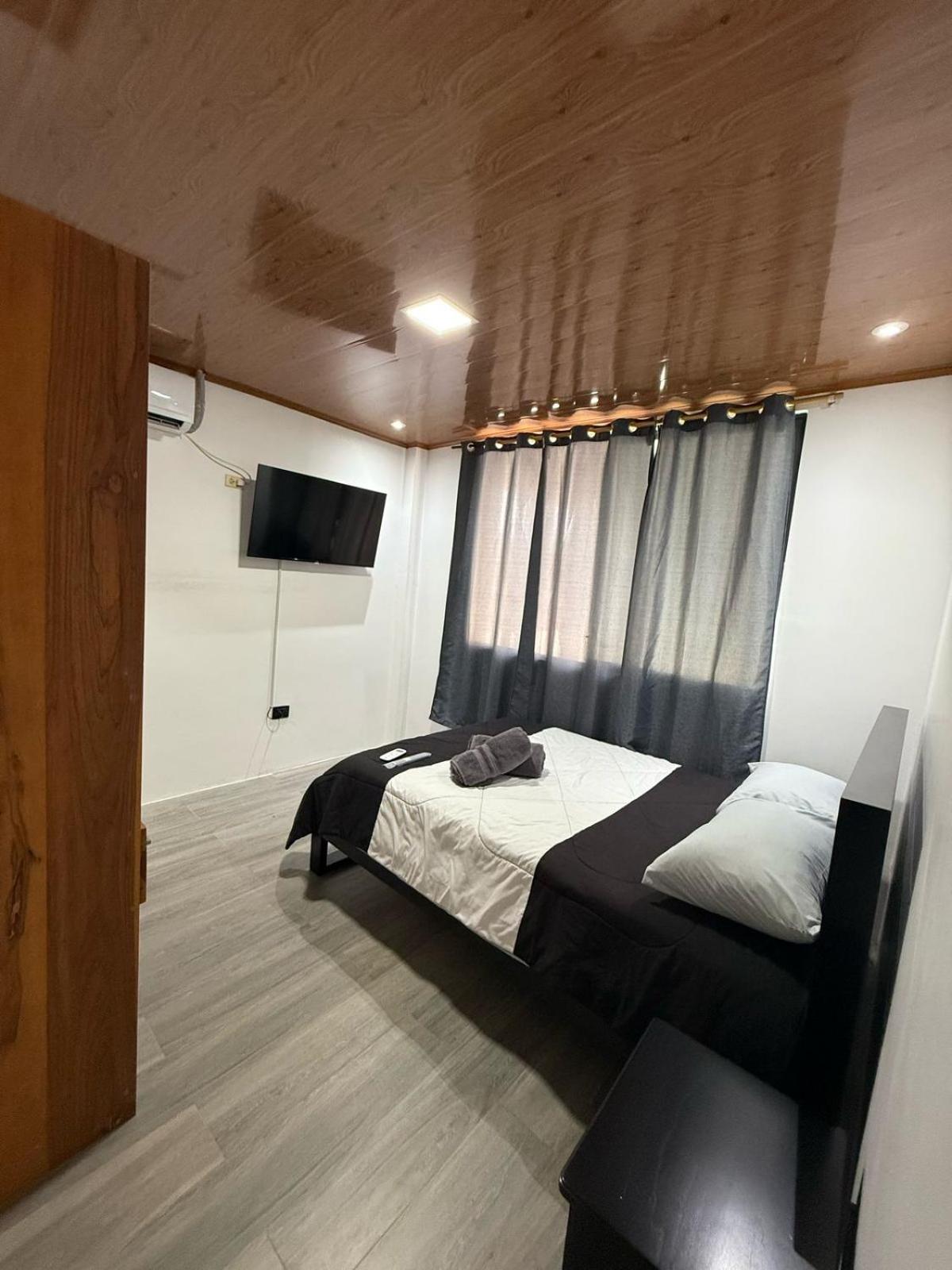 Bunker593 Inn Тена Екстер'єр фото